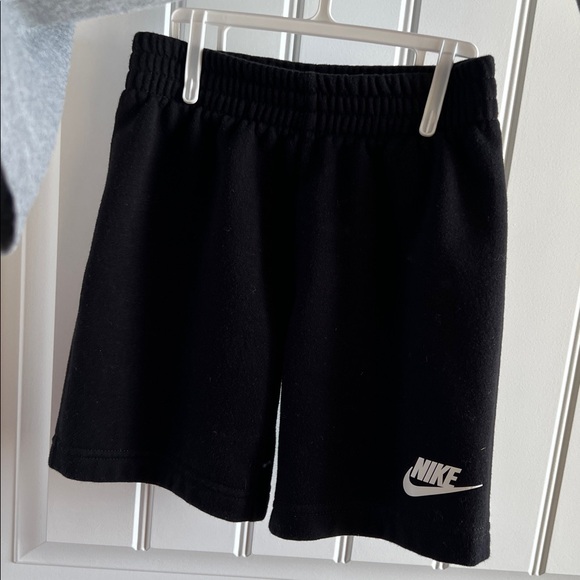 Nike Clothes for Boys - Picture 4 of 7